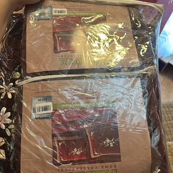 NIB Sierra Home Collection Red Velvet Ribbon embroidered quilt w 2 pillow shams - Picture 2 of 3